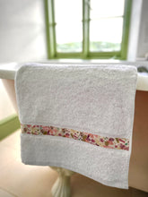 Load image into Gallery viewer, Bath Towel - Pink Aquarium