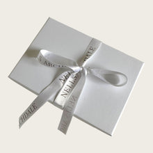 Load image into Gallery viewer, Ele and Balloon Notecard - Nells Archdale