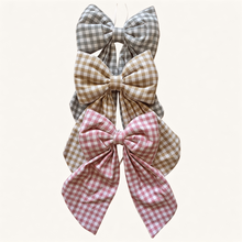 Load image into Gallery viewer, Large Hanging Bow - Camel
