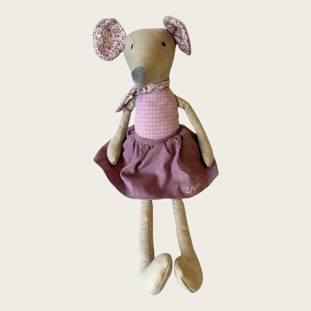 Linen Mouse Girl - Nells Archdale